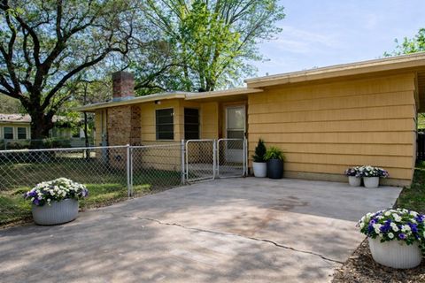 Tiny photo for 606 Wheelock Street, Hearne, TX 77859 (MLS # 26003702)