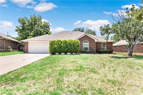 Photo of 3704 Eastshire Court, Bryan, TX 77802 (MLS # 26003271)