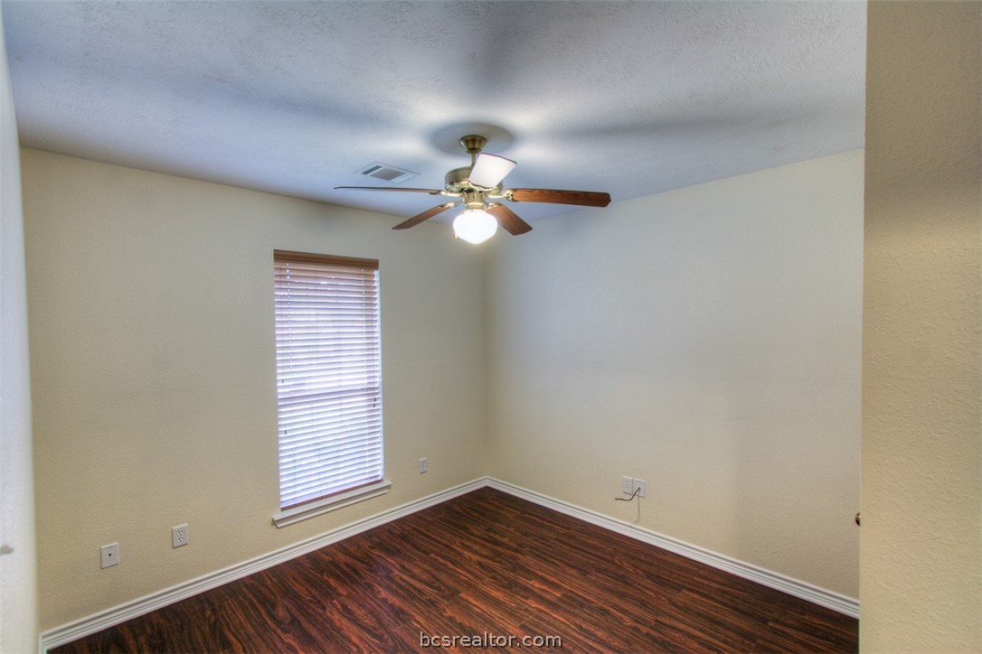 College Station, Texas 77845, United States, 4 Bedrooms Bedrooms, ,2 BathroomsBathrooms,Residential,Pending,57374