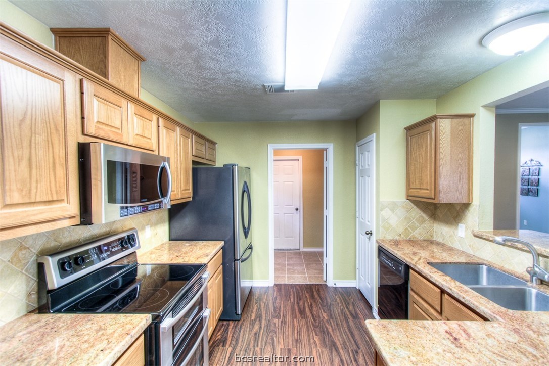 College Station, Texas 77845, United States, 4 Bedrooms Bedrooms, ,2 BathroomsBathrooms,Residential,Pending,57374