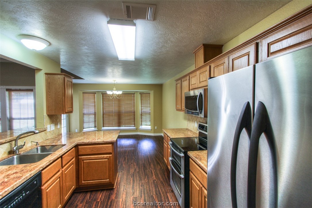 College Station, Texas 77845, United States, 4 Bedrooms Bedrooms, ,2 BathroomsBathrooms,Residential,Pending,57374