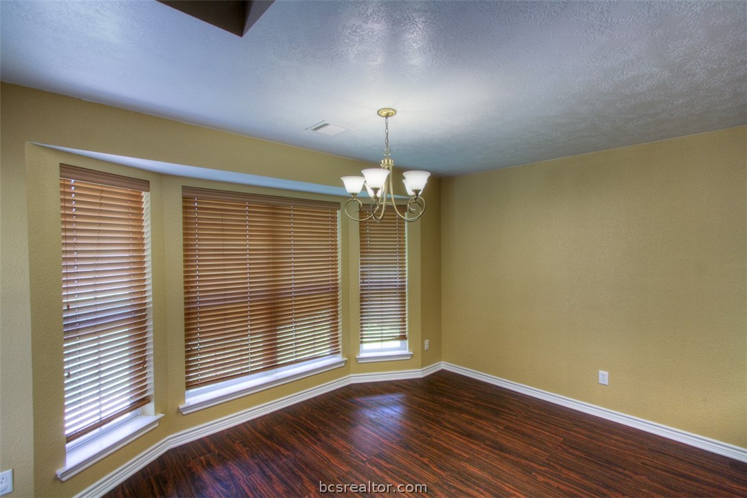 College Station, Texas 77845, United States, 4 Bedrooms Bedrooms, ,2 BathroomsBathrooms,Residential,Pending,57374