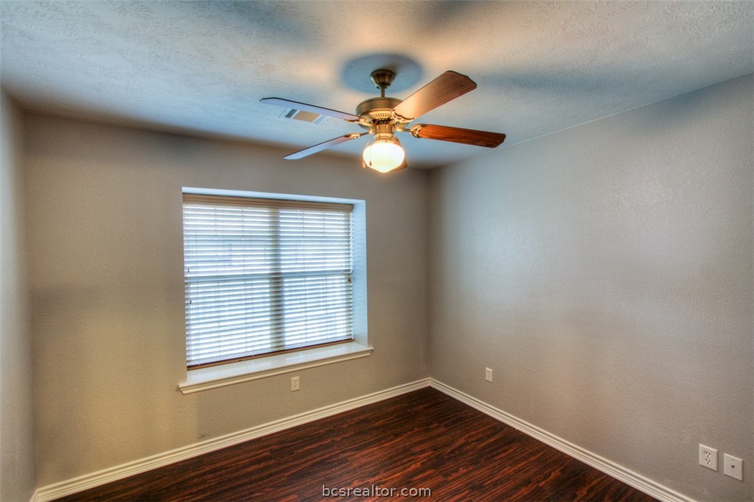 College Station, Texas 77845, United States, 4 Bedrooms Bedrooms, ,2 BathroomsBathrooms,Residential,Pending,57374