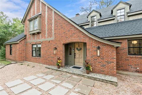 Photo of 6 Ranchero Road, College Station, TX 77845 (MLS # 26004140)