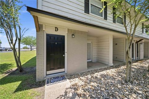 Photo of 1406 Summit Street #D, College Station, TX 77845 (MLS # 26005856)