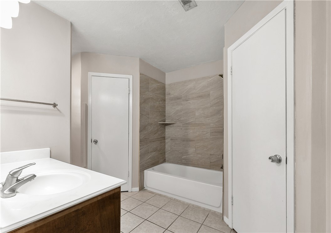 College Station, Texas 77840, United States, 4 Bedrooms Bedrooms, ,3 BathroomsBathrooms,Residential,Active,247182