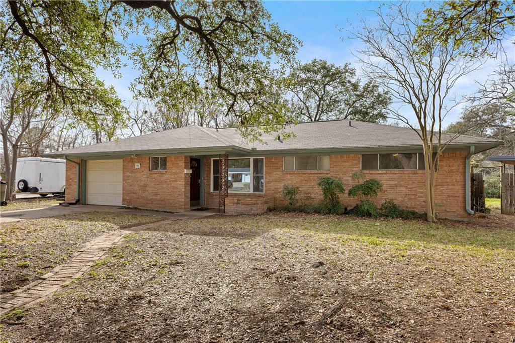 Photo of 906 Briar Cliff Drive, Bryan, TX 77802 (MLS # 26002475)