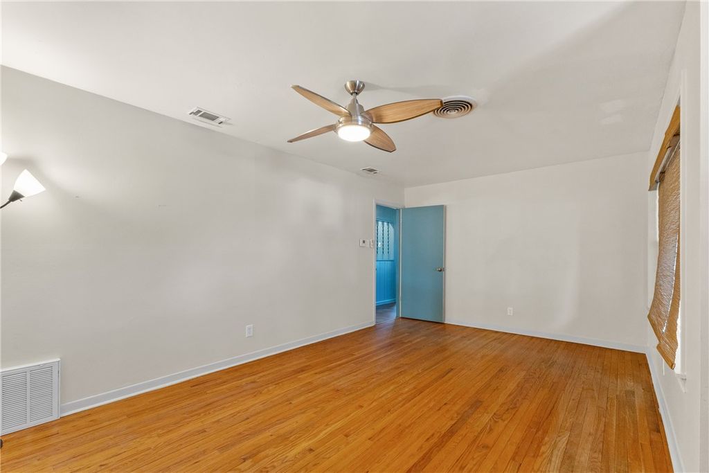 Photo of 906 Briar Cliff Drive, Bryan, TX 77802 (MLS # 26002475)