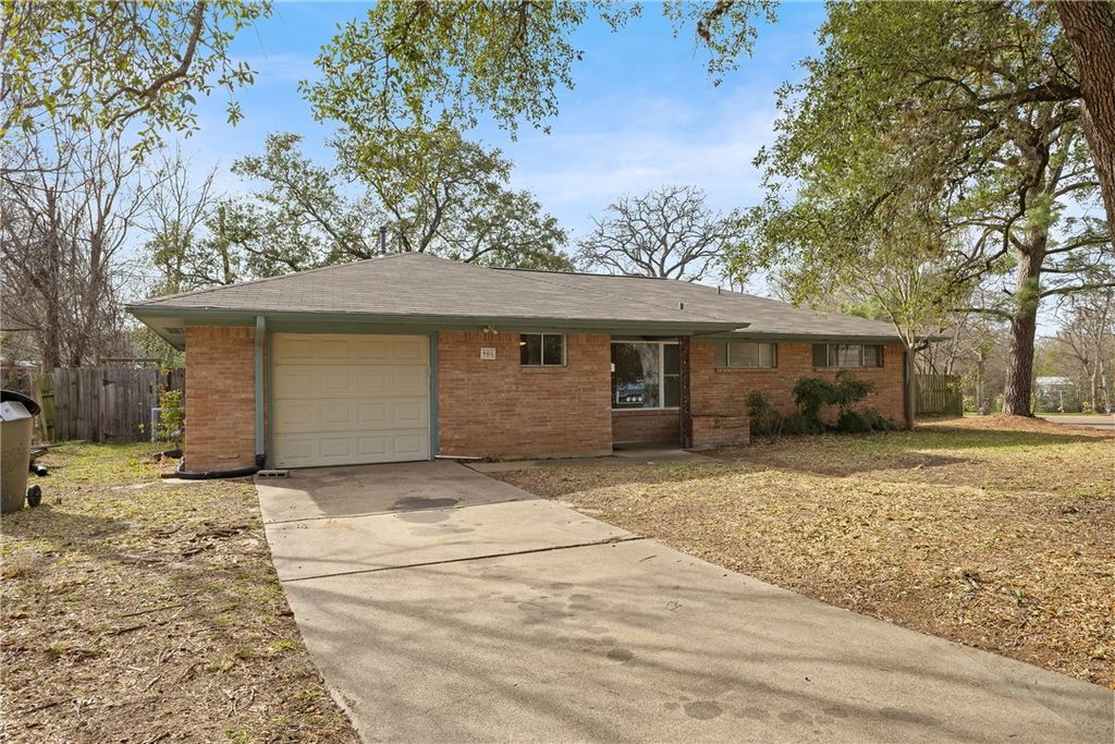 Photo of 906 Briar Cliff Drive, Bryan, TX 77802 (MLS # 26002475)
