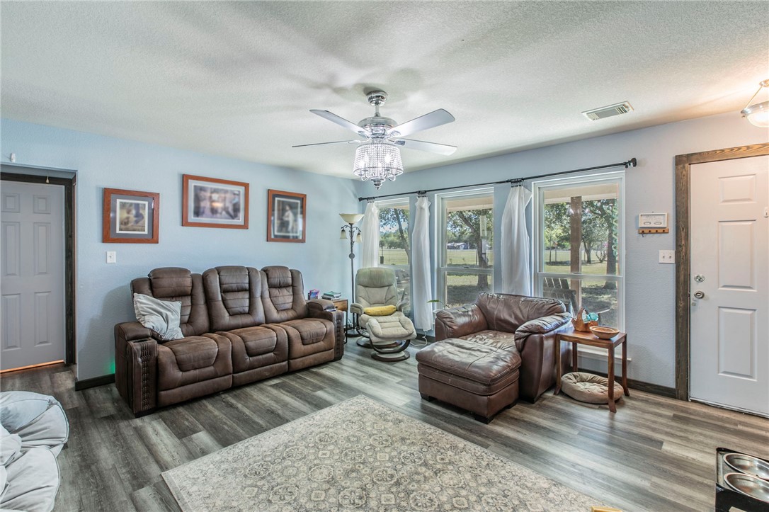 6725 E US Highway 79