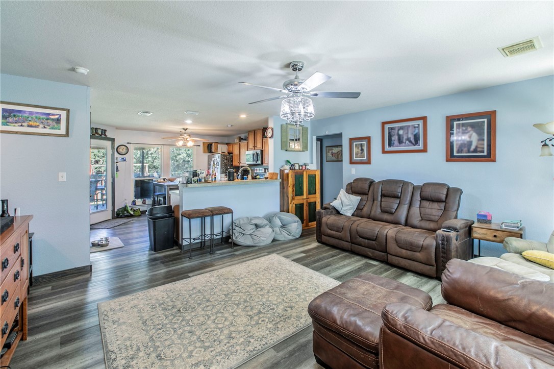 6725 E US Highway 79