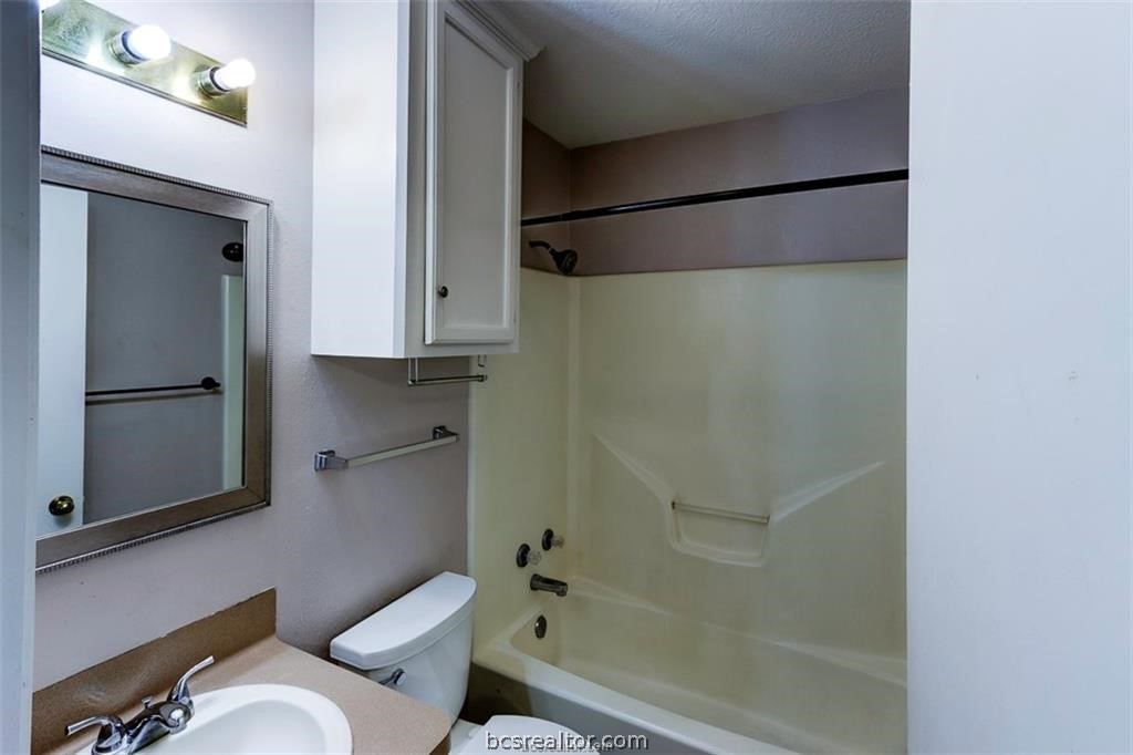 College Station, Texas 77840, United States, 3 Bedrooms Bedrooms, ,2 BathroomsBathrooms,Residential,Pending,57278