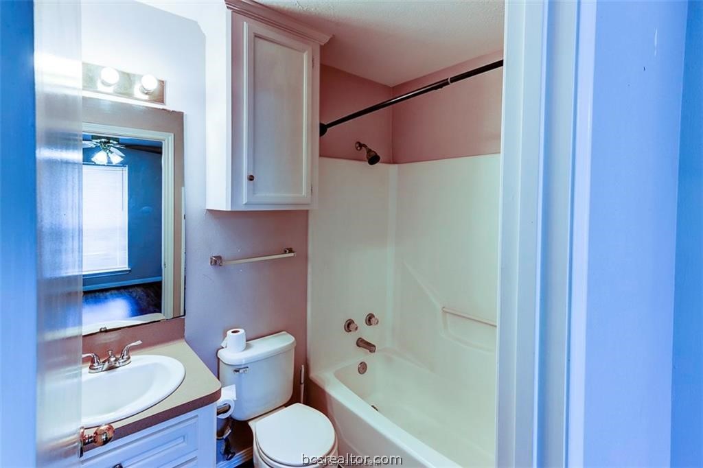 College Station, Texas 77840, United States, 3 Bedrooms Bedrooms, ,2 BathroomsBathrooms,Residential,Pending,57278