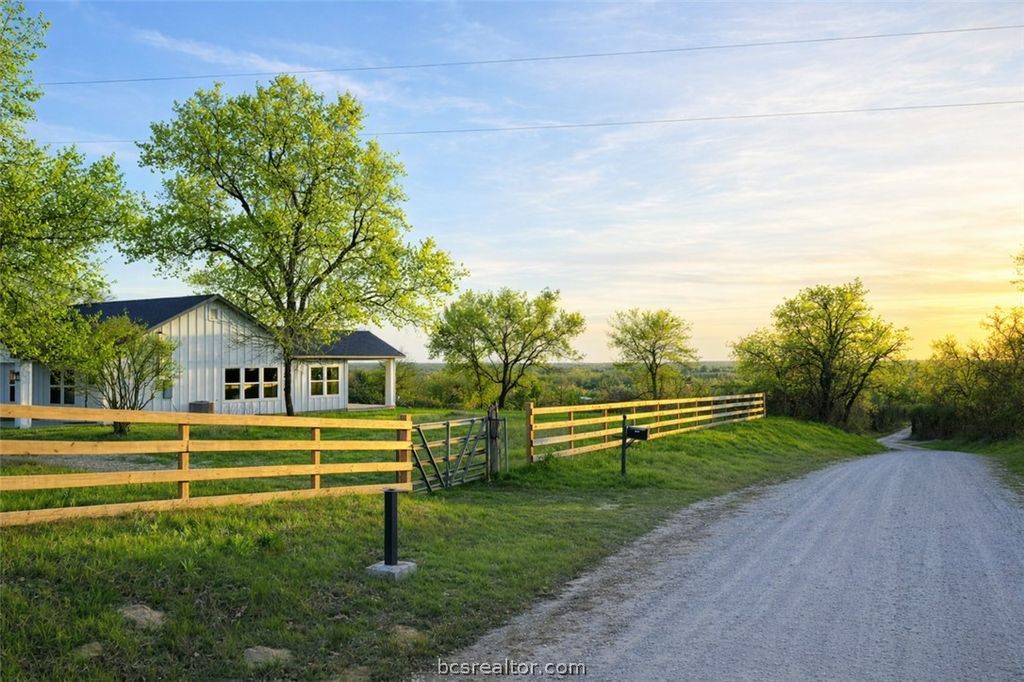 Photo of 3917 Harbor Bolton Rd (+/- 2 acres) Rd, Franklin, TX 77856 (MLS # 26002576)