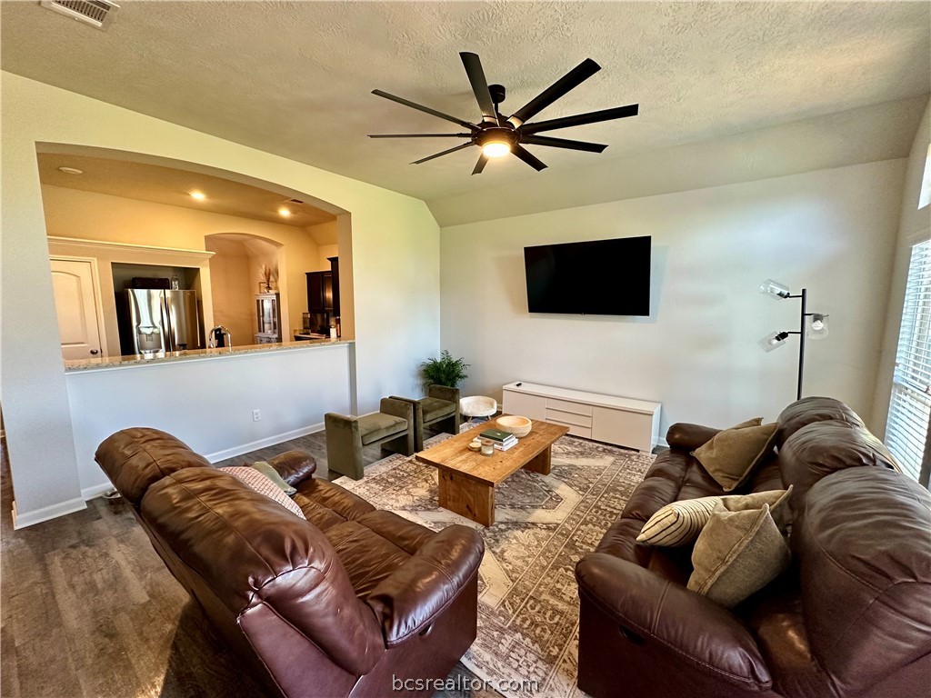 College Station, Texas 77845, United States, 3 Bedrooms Bedrooms, ,2 BathroomsBathrooms,Residential,Pending,59810