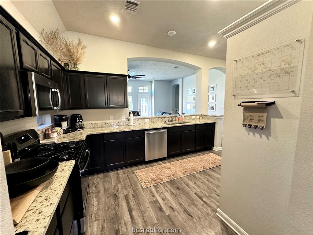 College Station, Texas 77845, United States, 3 Bedrooms Bedrooms, ,2 BathroomsBathrooms,Residential,Pending,59810