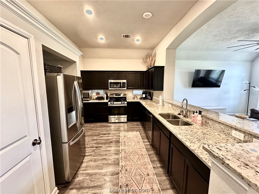 College Station, Texas 77845, United States, 3 Bedrooms Bedrooms, ,2 BathroomsBathrooms,Residential,Pending,59810