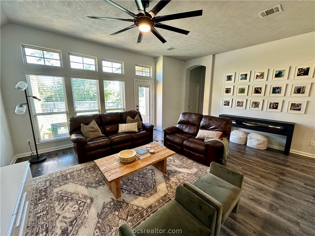 College Station, Texas 77845, United States, 3 Bedrooms Bedrooms, ,2 BathroomsBathrooms,Residential,Pending,59810