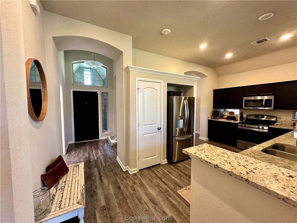 College Station, Texas 77845, United States, 3 Bedrooms Bedrooms, ,2 BathroomsBathrooms,Residential,Pending,59810