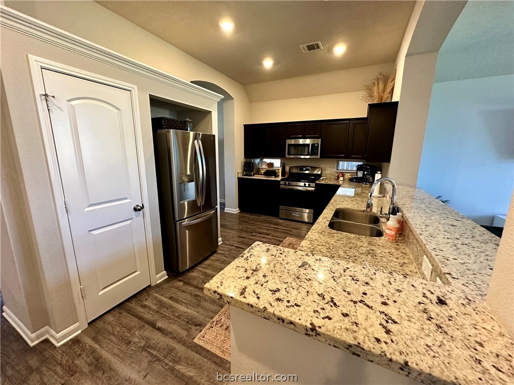 College Station, Texas 77845, United States, 3 Bedrooms Bedrooms, ,2 BathroomsBathrooms,Residential,Pending,59810