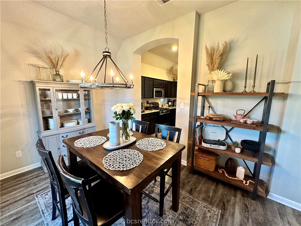 College Station, Texas 77845, United States, 3 Bedrooms Bedrooms, ,2 BathroomsBathrooms,Residential,Pending,59810