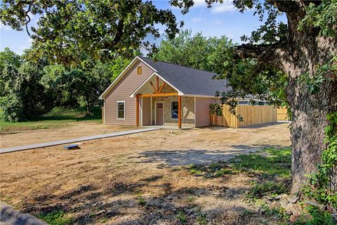 Photo of 509 Milam Street, Hearne, TX 77859 (MLS # 26005511)