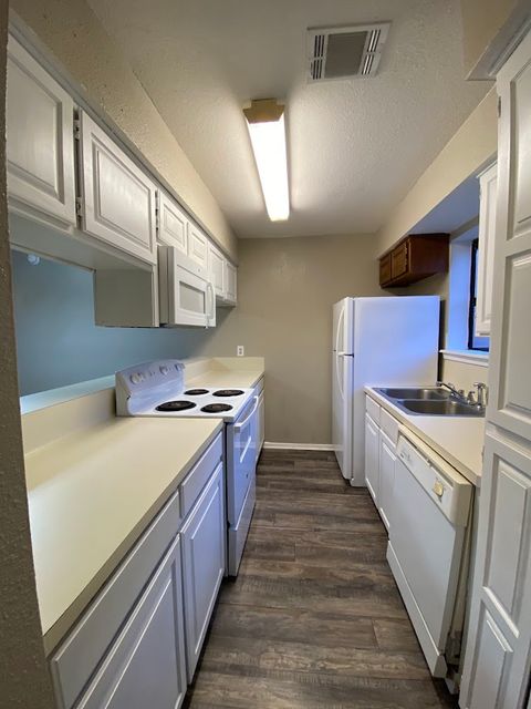 Tiny photo for 1305 W Villa Maria Road #E102, Bryan, TX 77801 (MLS # 26001231)