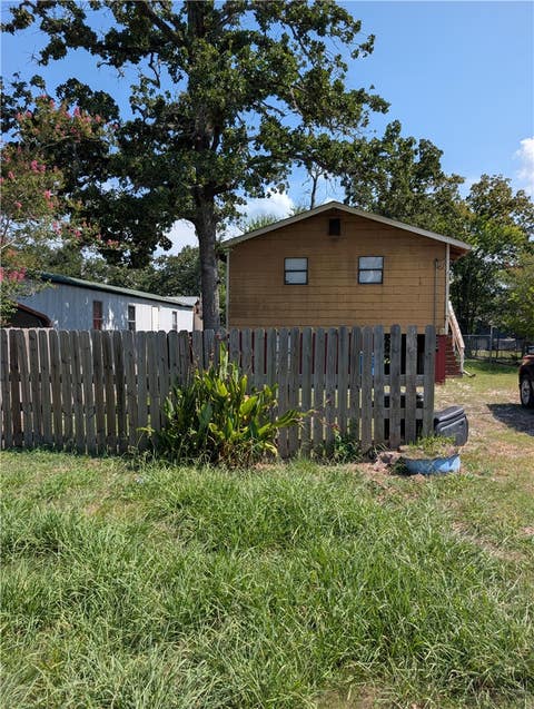 Photo of 905 Grace Street, Navasota, TX 77868 (MLS # 26010317)