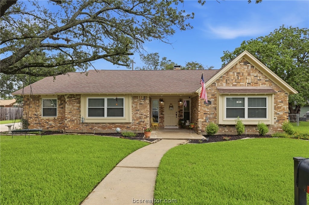 Photo of 2507 Willow Bend Drive, Bryan, TX 77802 (MLS # 26007226)