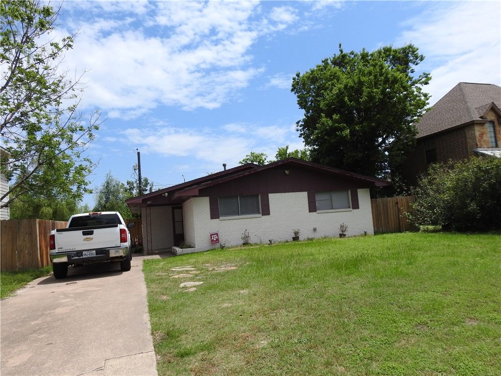 Photo of 108 Moss Street, College Station, TX 77840 (MLS # 26006165)