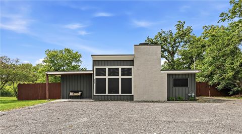 Photo of 402 Williamson Drive, Bryan, TX 77801 (MLS # 26004813)