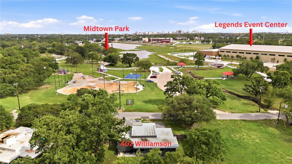 Photo of 402 Williamson Drive, Bryan, TX 77801 (MLS # 26004813)