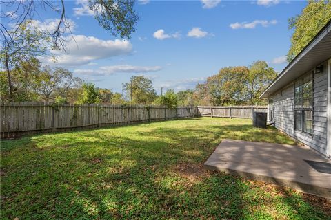 Tiny photo for 1003 E 24th Street, Bryan, TX 77803 (MLS # 25012001)