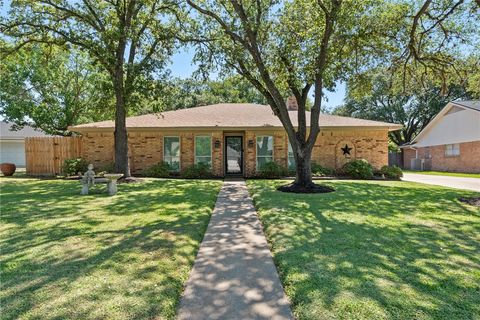 Photo of 3805 Windridge Drive, Bryan, TX 77802 (MLS # 26005957)