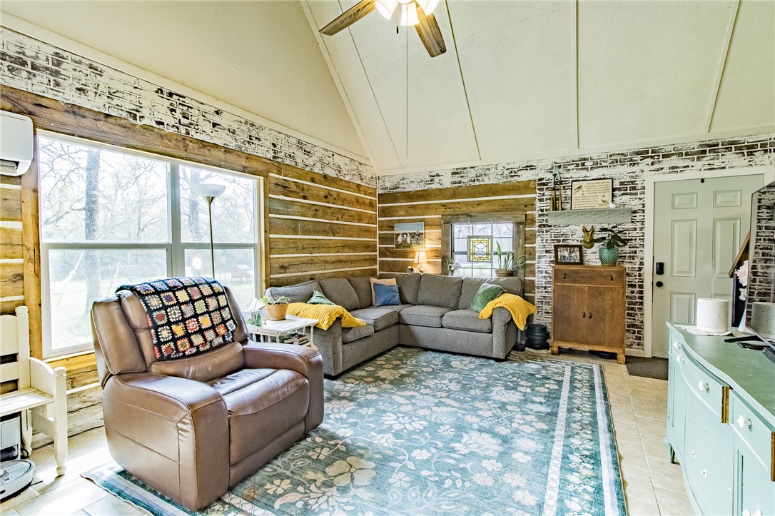 10888 W US Highway 79