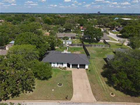 Tiny photo for 3613 Oak Ridge Dr, Bryan, TX 77802 (MLS # 26004413)