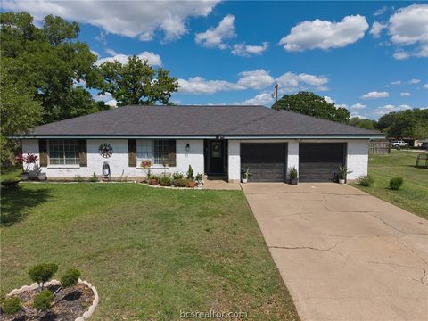 Photo of 3613 Oak Ridge Dr, Bryan, TX 77802 (MLS # 26004413)