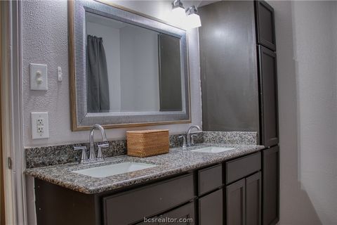 Tiny photo for 3613 Oak Ridge Dr, Bryan, TX 77802 (MLS # 26004413)