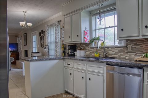 Tiny photo for 3613 Oak Ridge Dr, Bryan, TX 77802 (MLS # 26004413)