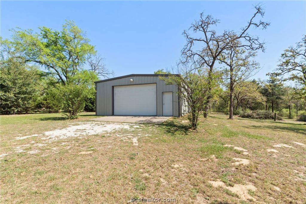Photo of 638 Oak Tree Lane, Franklin, TX 77856 (MLS # 26004084)