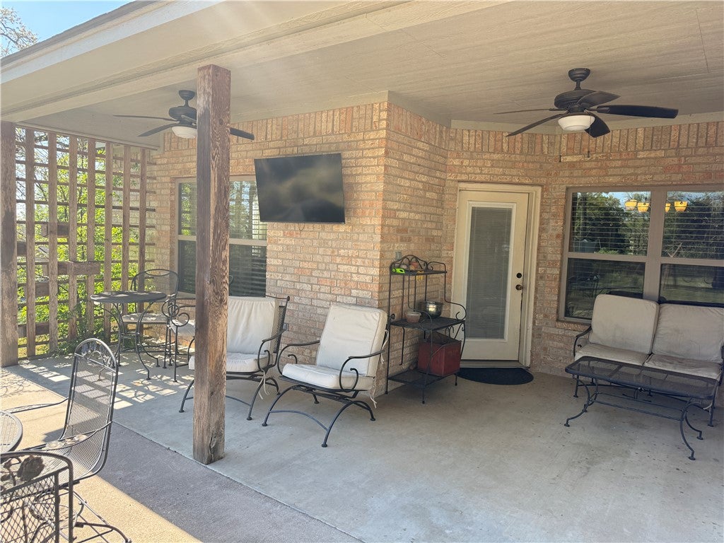 638 Oak Tree Lane