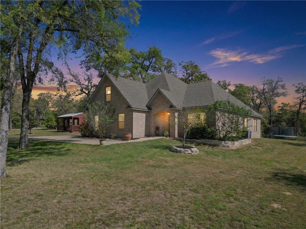 Photo of 638 Oak Tree Lane, Franklin, TX 77856 (MLS # 26004084)