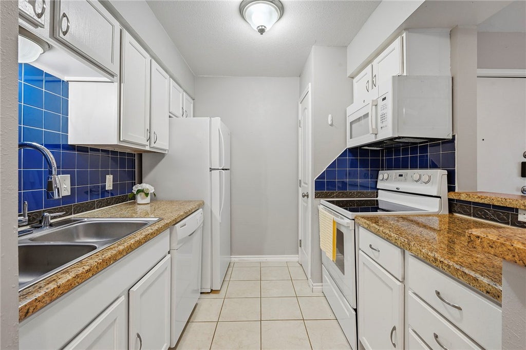 Photo of 904 University Oaks Boulevard #123, College Station, TX 77840 (MLS # 26009807)
