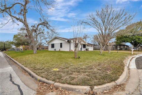 Tiny photo for 205 Munz Street, Brenham, TX 77833 (MLS # 26001008)