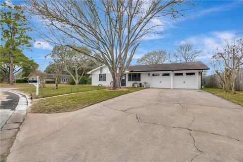 Tiny photo for 205 Munz Street, Brenham, TX 77833 (MLS # 26001008)