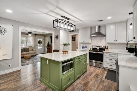 Tiny photo for 205 Munz Street, Brenham, TX 77833 (MLS # 26001008)