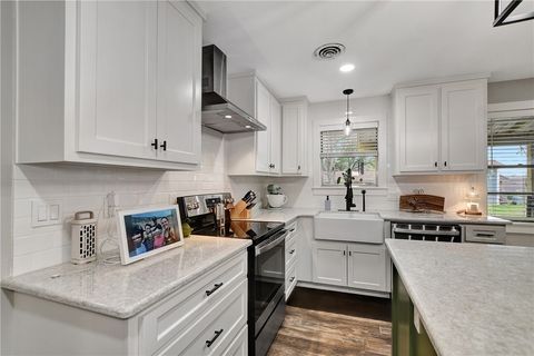 Tiny photo for 205 Munz Street, Brenham, TX 77833 (MLS # 26001008)