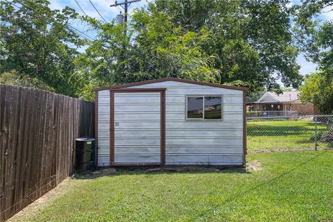 Tiny photo for 806 Dillard Street, Caldwell, TX 77836 (MLS # 26006828)