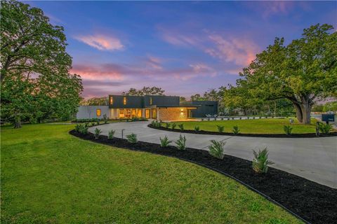 Photo of 748 S Rosemary Drive, Bryan, TX 77802 (MLS # 26003581)