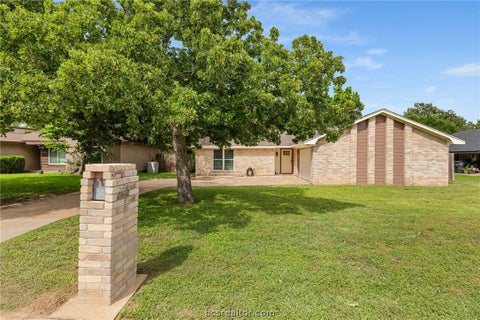 Photo of 3013 Adrienne Drive, College Station, TX 77845 (MLS # 26006837)